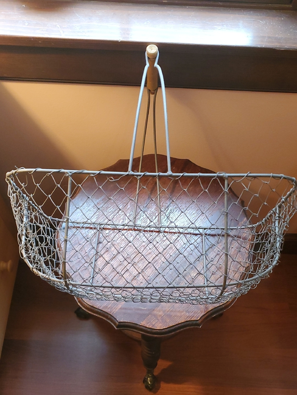 Vintage Metal Egg Basket - Picture 3 of 6